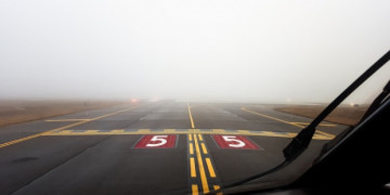 Waarom ligt het vliegverkeer op Eindhoven Airport zo vaak stil bij mist?